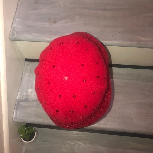 August black sparkly bucket hat & Nine West Red sequin wool hat Vintage main image 12